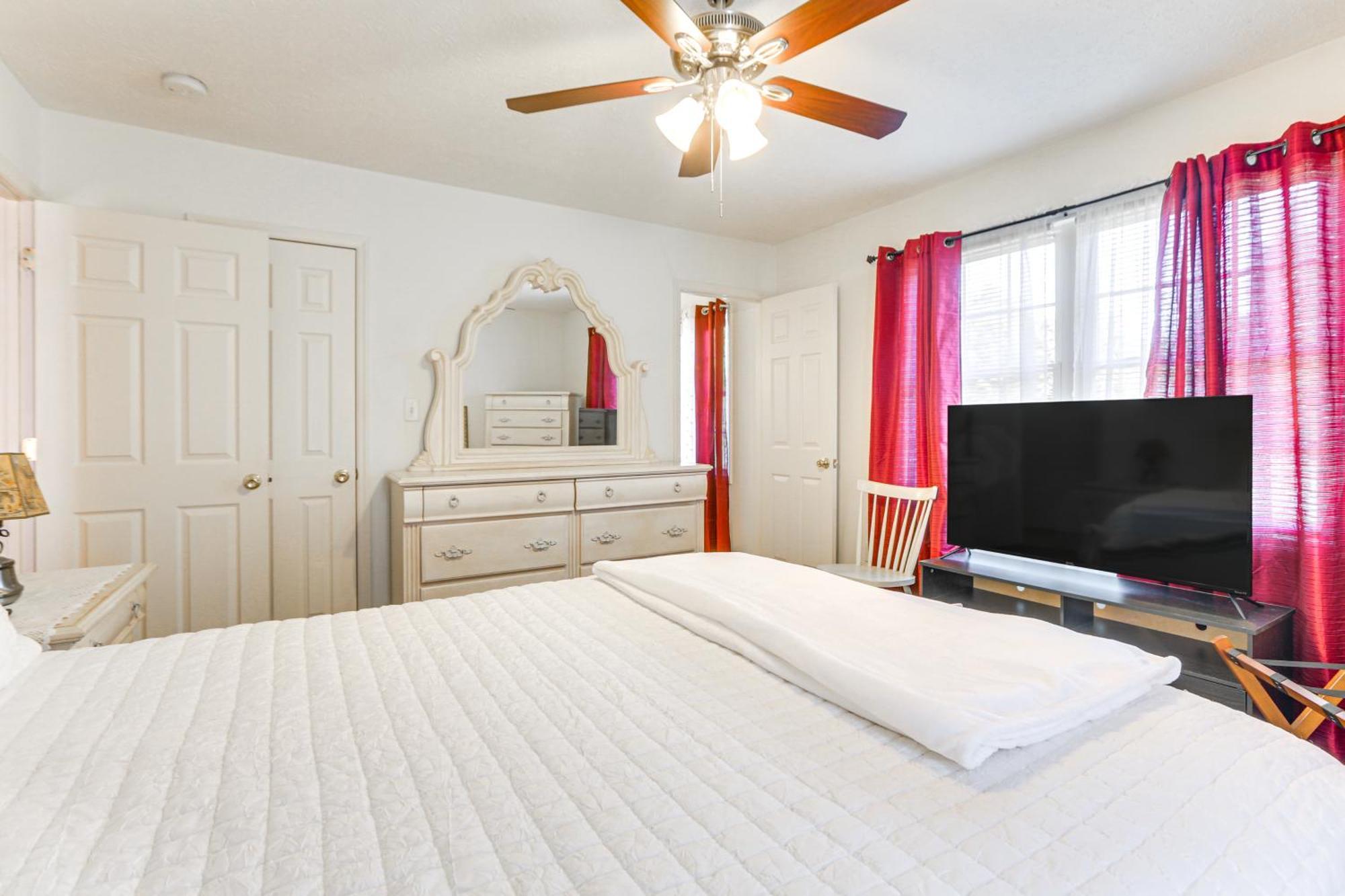 Chatham Getaway With Fireplace, Deck And Gas Grill! Eksteriør billede