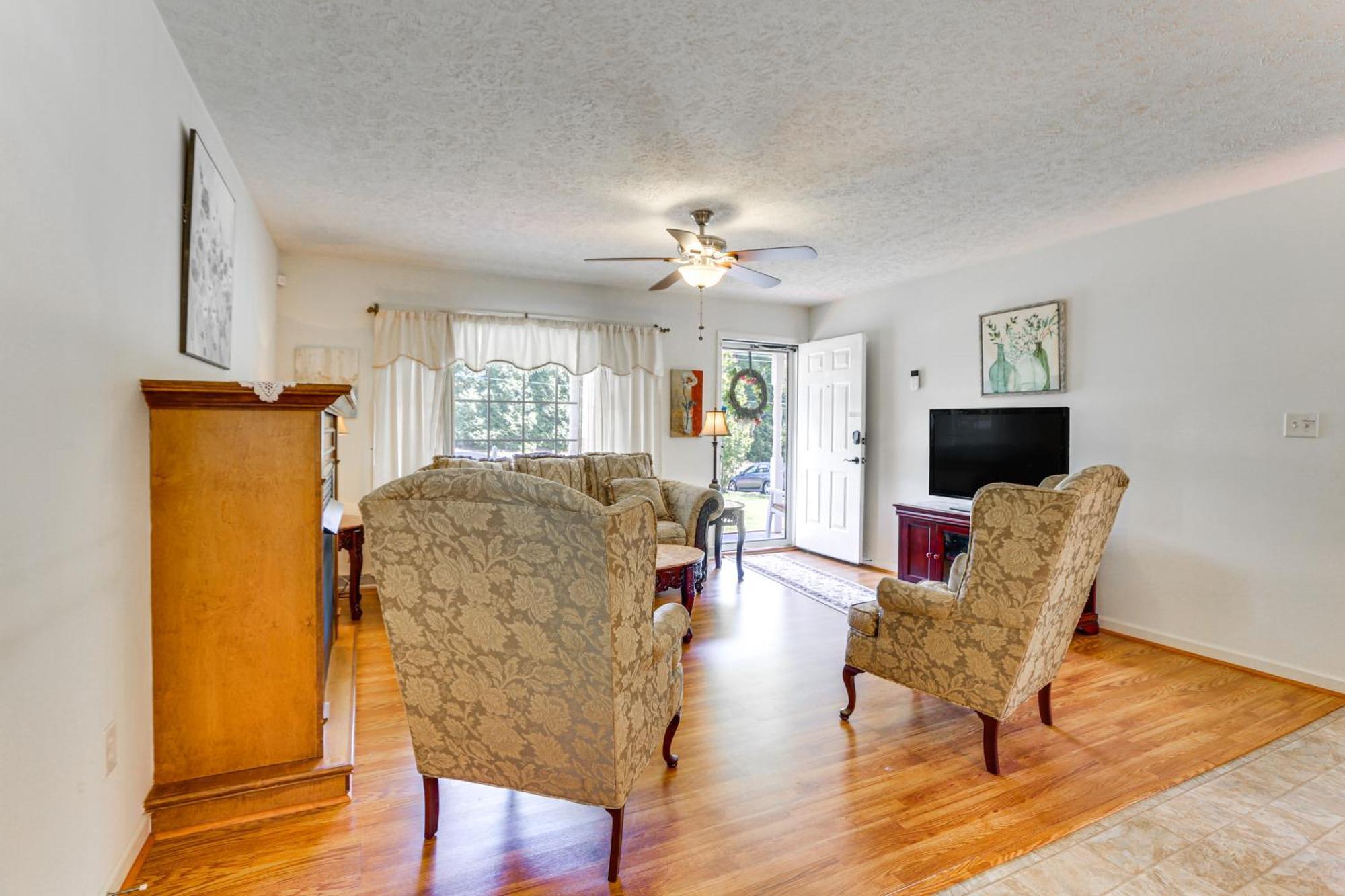 Chatham Getaway With Fireplace, Deck And Gas Grill! Eksteriør billede