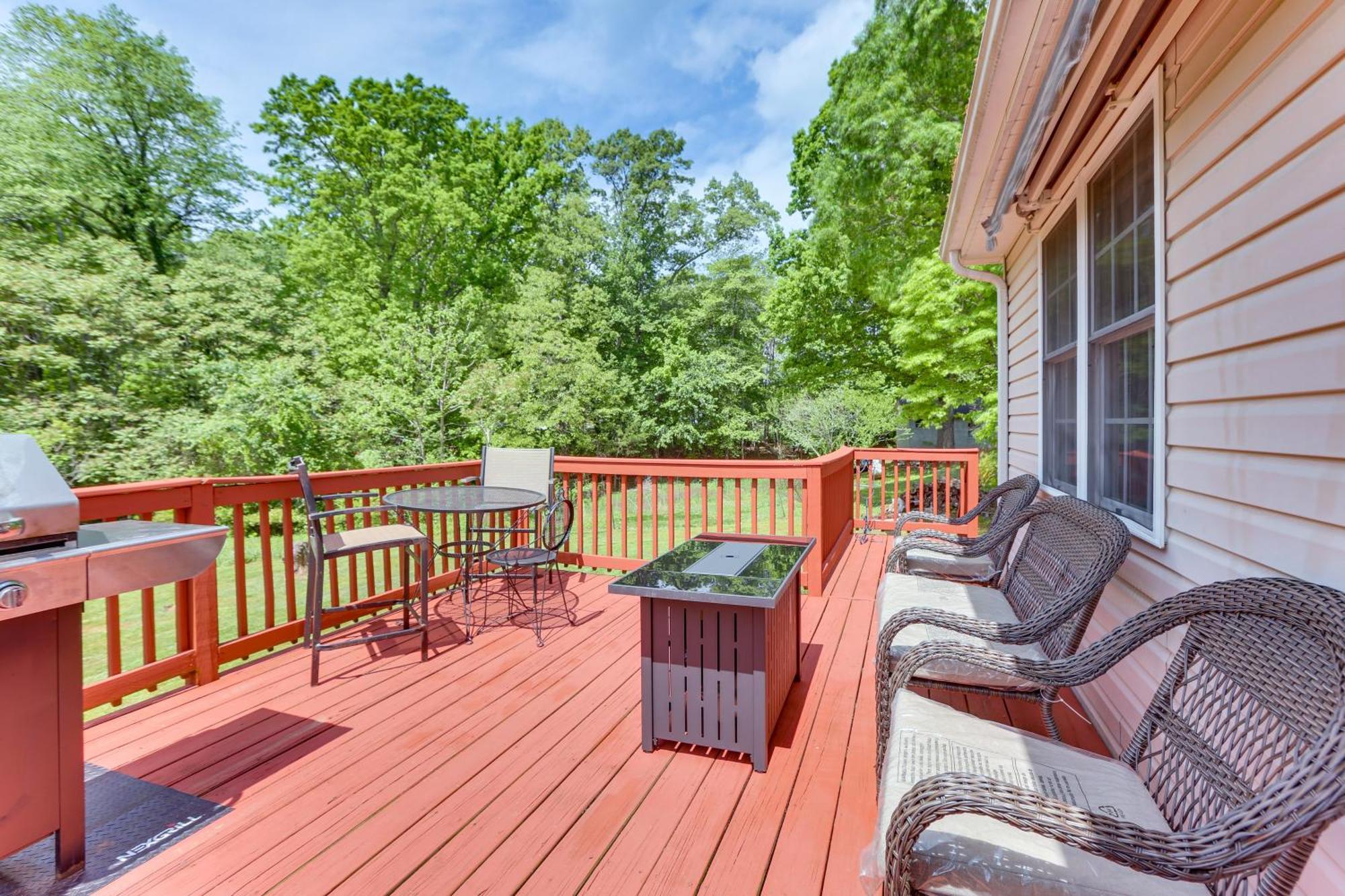 Chatham Getaway With Fireplace, Deck And Gas Grill! Eksteriør billede